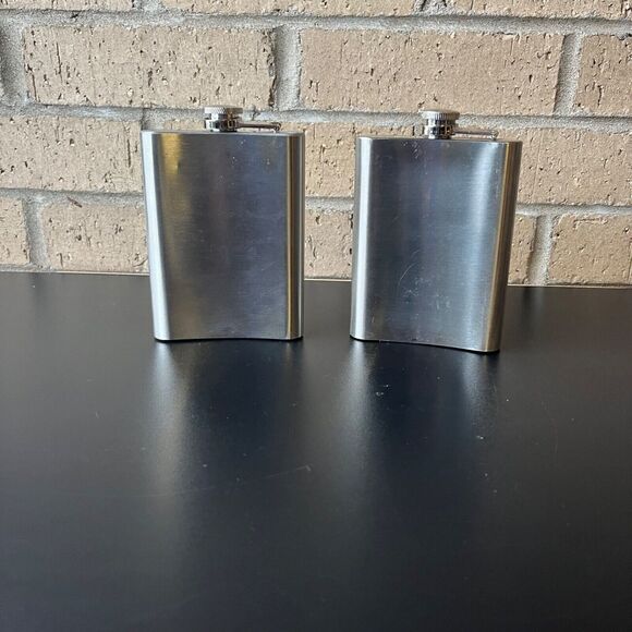 Set of Two Stainless Steel Flask 8 oz 5 in x 4 in x 1 in Drink Party Tardy Bar - Picture 4 of 14